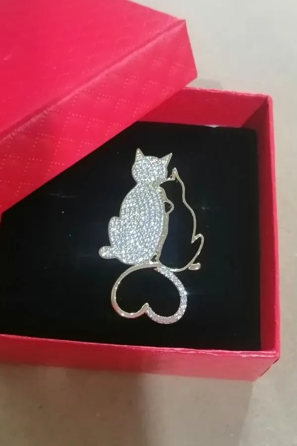 брошь ц823 кот и кошка 
ц823 кот и кошка