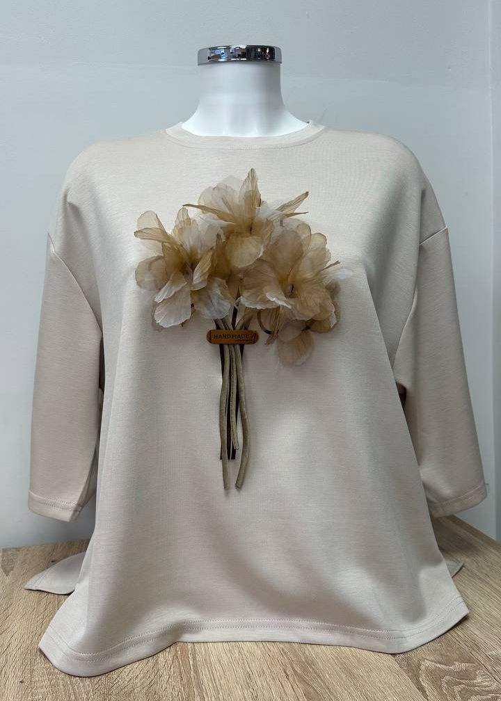 джемпер цветок крем 
цветок крем