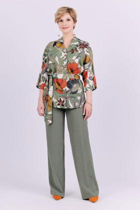 костюм К2472-142 цветы и зелень К2472-142 цветы и зелень